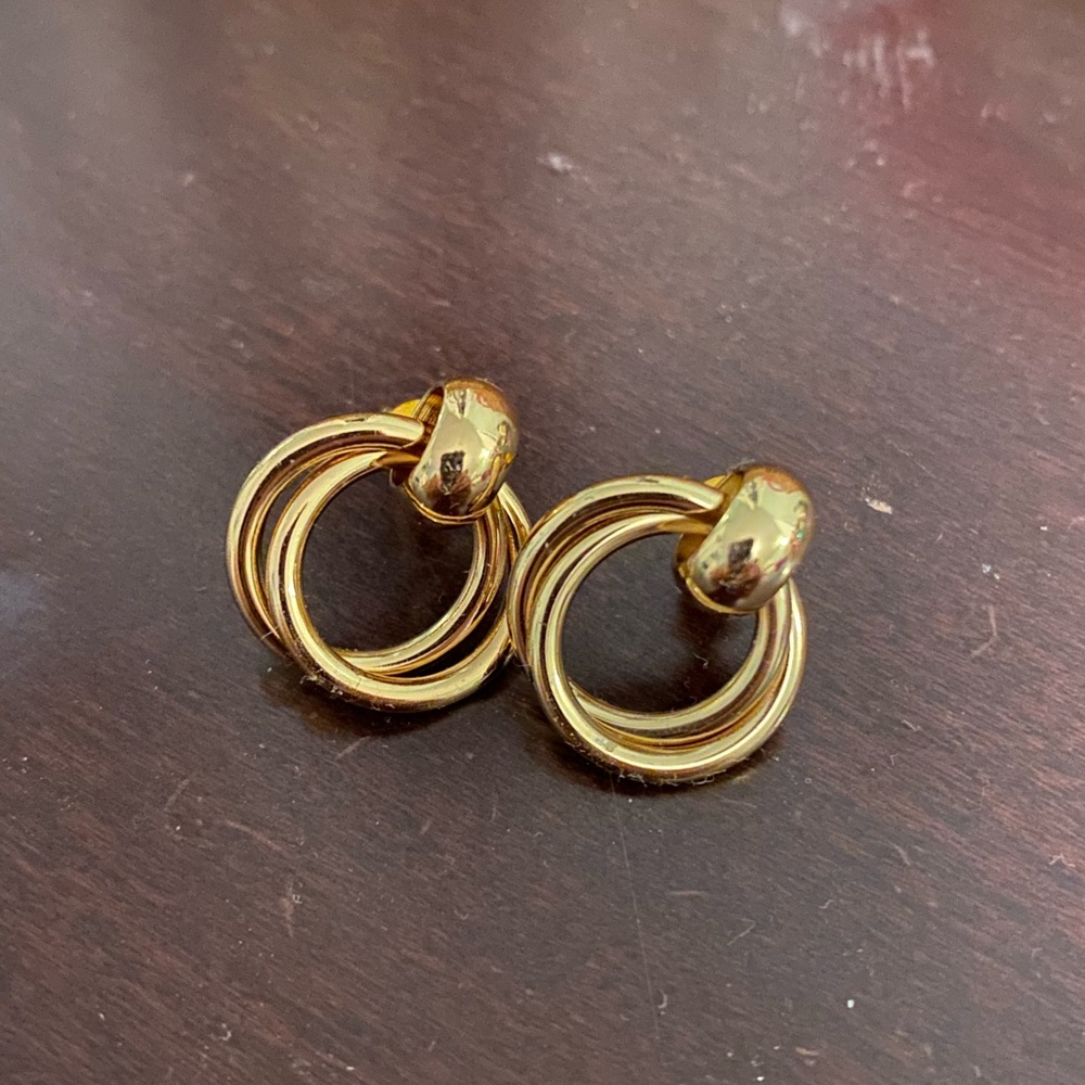 Elegant Gold Hoop Earrings